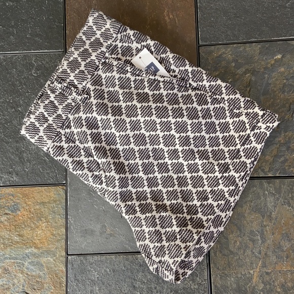 Khakis by GAP Textured Shorts (NWT) - Picture 3 of 9